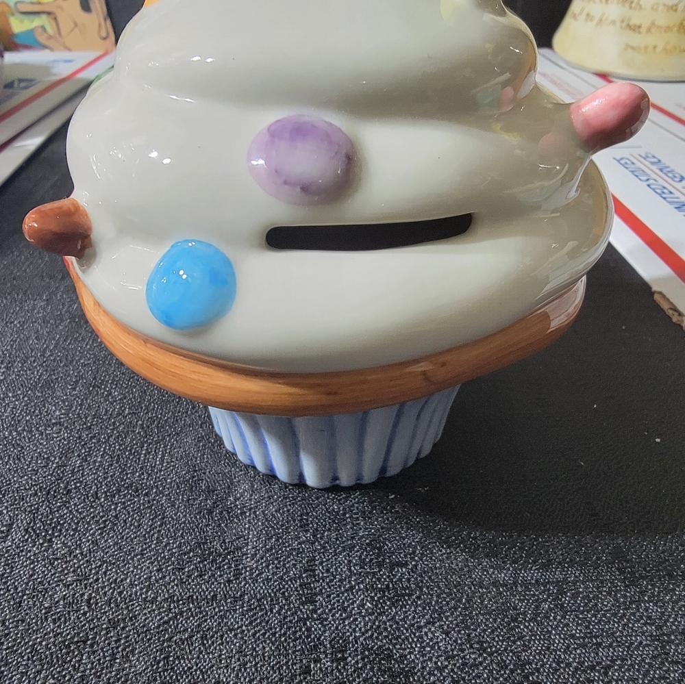 Cup cake bank